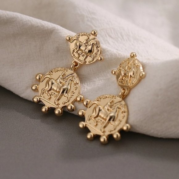 Anthropologie Jewelry - Vintage style gold earrings